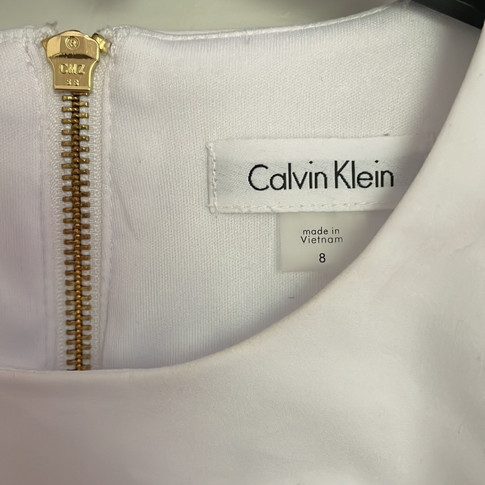 Calvin Klein - Picture 2 of 4